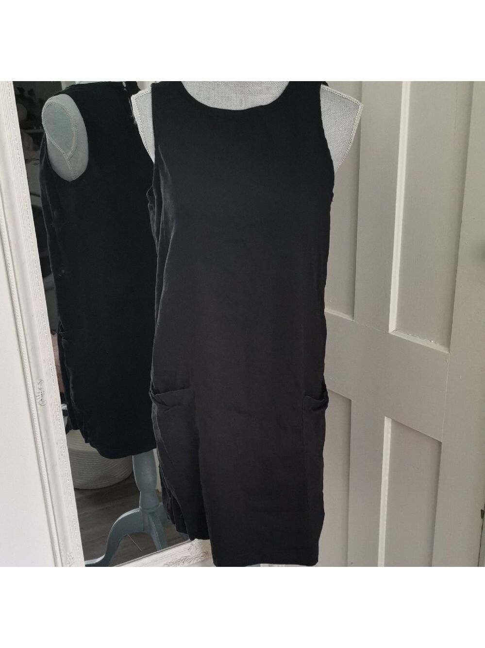 Halston Sleeveless Black linenblend jumper dress with pockets. Coastal, Beachy M